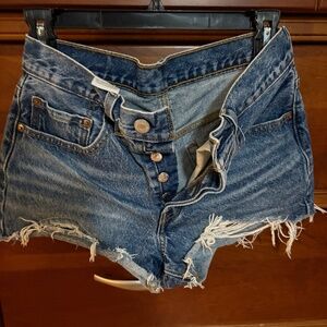 Distressed shorts levis